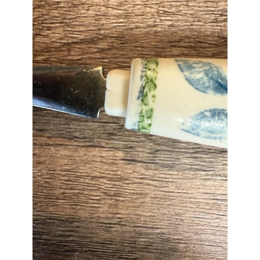 Pfaltzgraff USA ORLEANS 3 Salad Fork 4 Knives 1 Dinner Fork  Vintage
